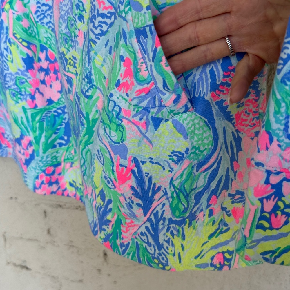 Lilly Pulitzer UPF 50+ Skipper Tunic Pop in Mermaids Cove Size XS - Picture 8 of 13